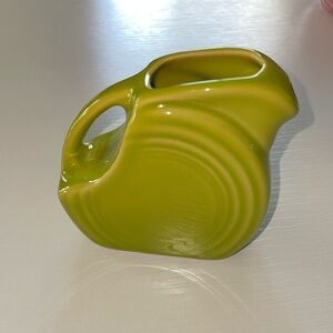 Mini disc pitcher in the color lemongrass
